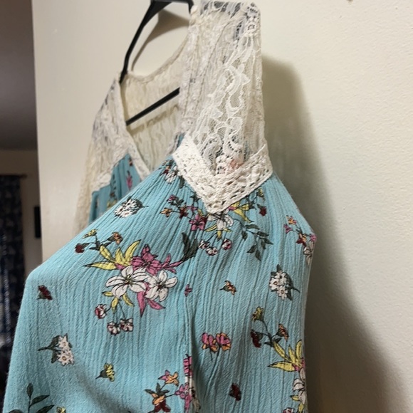 Liz Lange Maternity Teal and Floral and Ivory Floral Lace design Size Medium - Picture 8 of 12